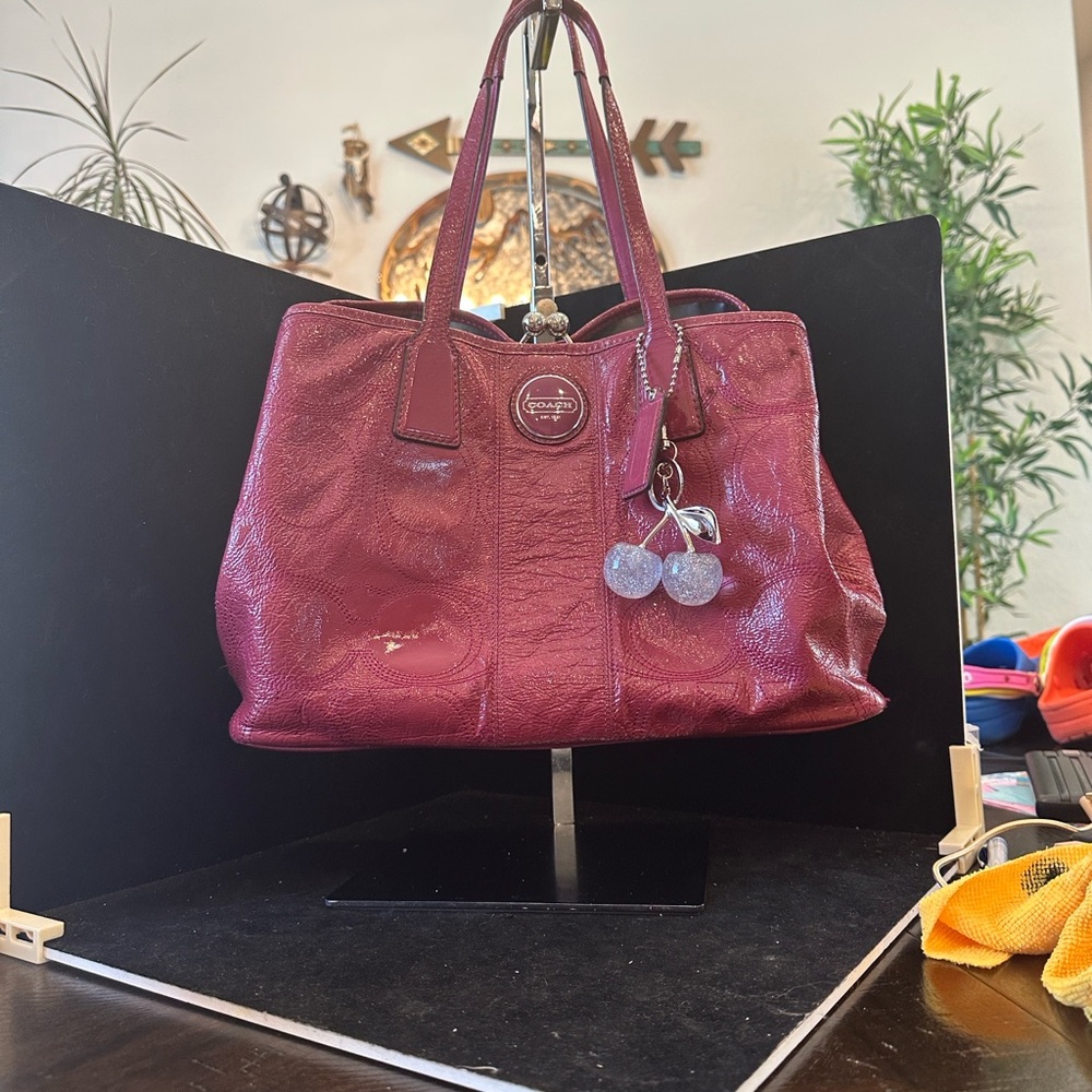 COACH Signature Women's Cherry Kisslock Tote Bag in Raspberry - Picture 2 of 16